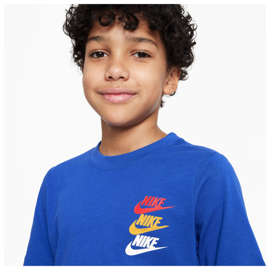 Nike Παιδική κοντομάνικη μπλούζα Sportswear Standard Issue Graphic Tee Nike Παιδική κοντομάνικη μπλούζα Sportswear Standard Issue Graphic Tee